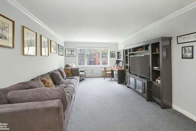 $575,000 | 225 East 76th Street, Unit 4A | Lenox Hill
