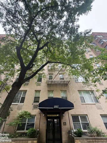$575,000 | 225 East 76th Street, Unit 4A | Lenox Hill