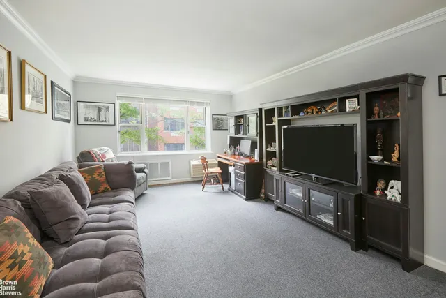 $575,000 | 225 East 76th Street, Unit 4A | Lenox Hill