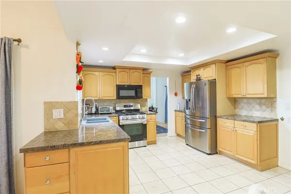 $925,000 | 25426 Ave Escalera, Valencia, CA 91355