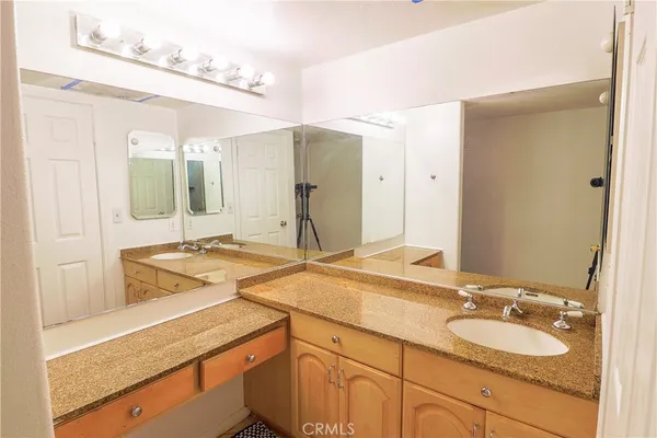 $925,000 | 25426 Ave Escalera, Valencia, CA 91355