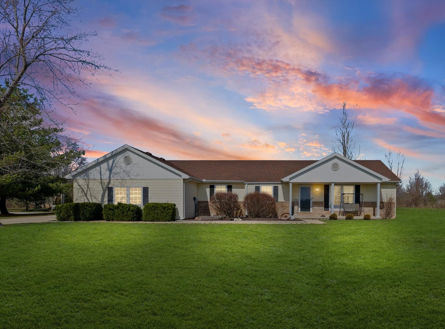 29 Falcon Pass Camargo, IL 61919 - Photo 1 of 27 a front view of a house with a yard