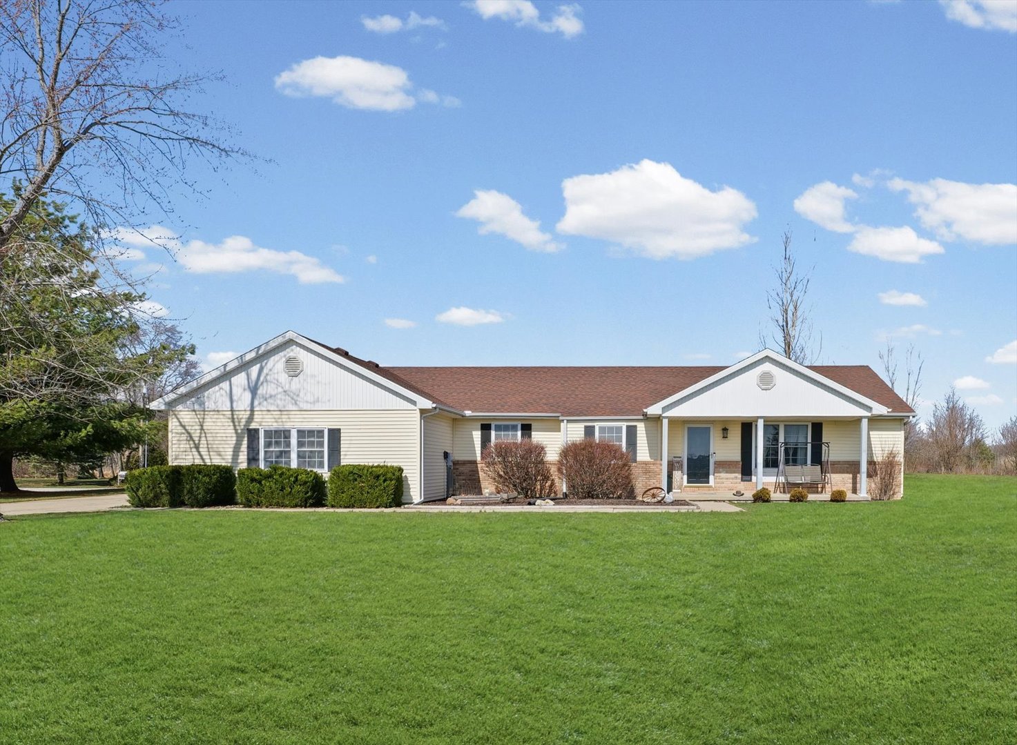 29 Falcon Pass Camargo, IL 61919 - Photo 2 of 27 a front view of a house with garden