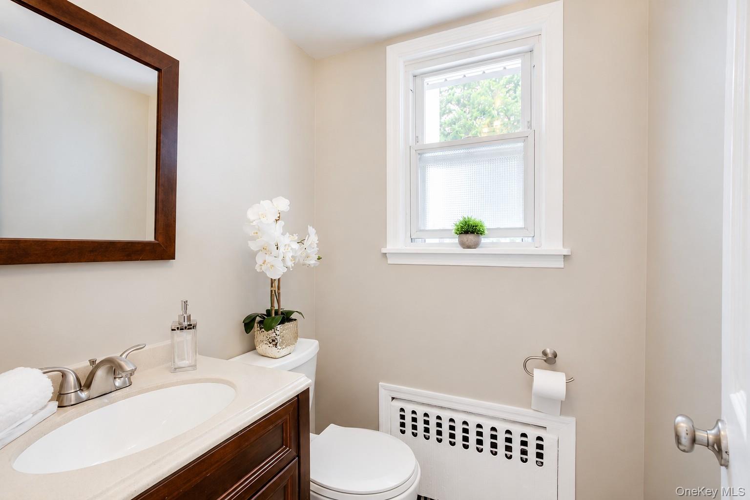 24 High Street Locust Valley, NY 11560 - Photo 21 of 35 Powder Room