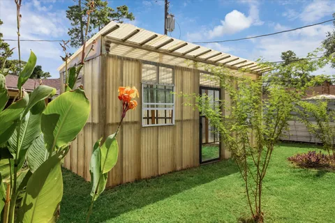 a view of a house with a backyard