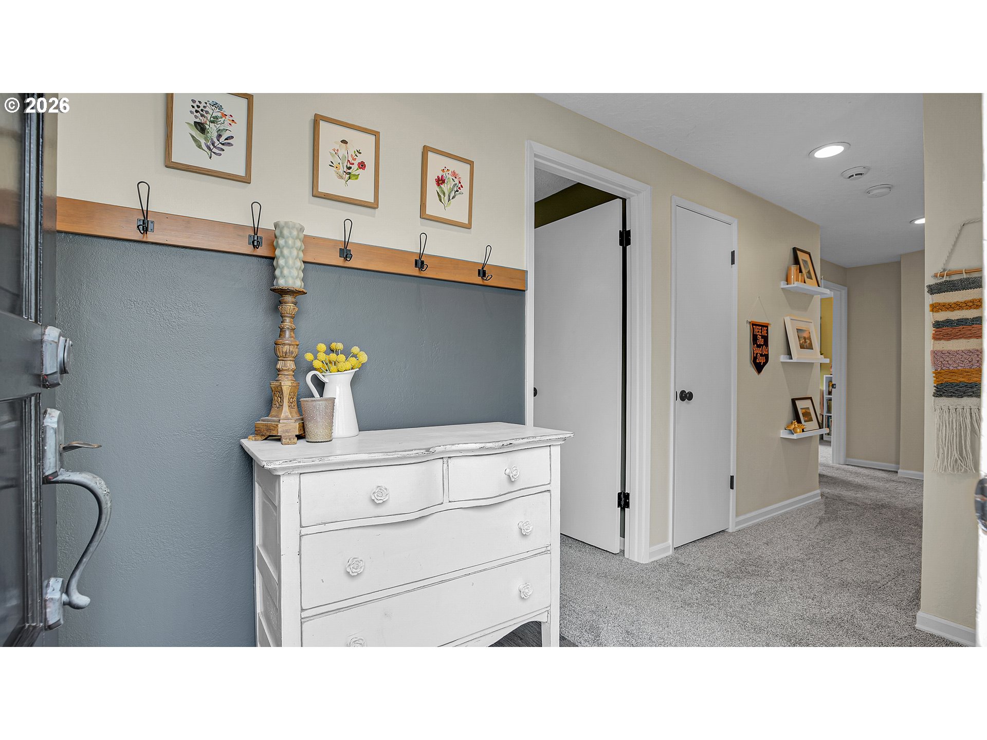 16385 Southwest Division Street Beaverton, OR 97007 - Photo 4 of 48 Entrance/Foyer