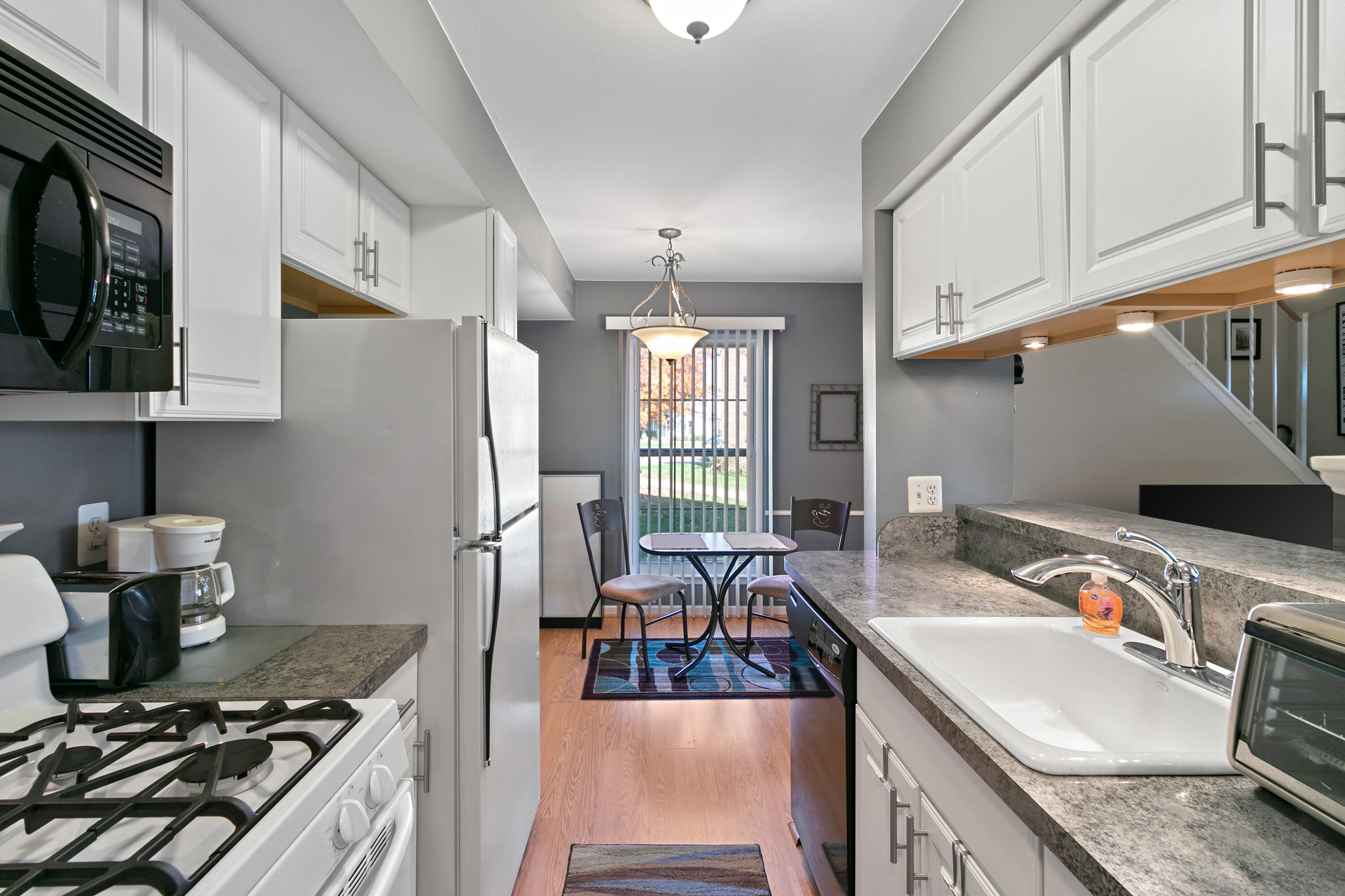 6962 Harvard Lane Canton, MI 48187 - Photo 2 of 22 6962 Harvard Kitchen