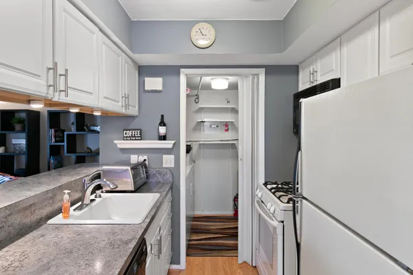 $130,000 | 6962 Harvard Lane, Canton, MI 48187