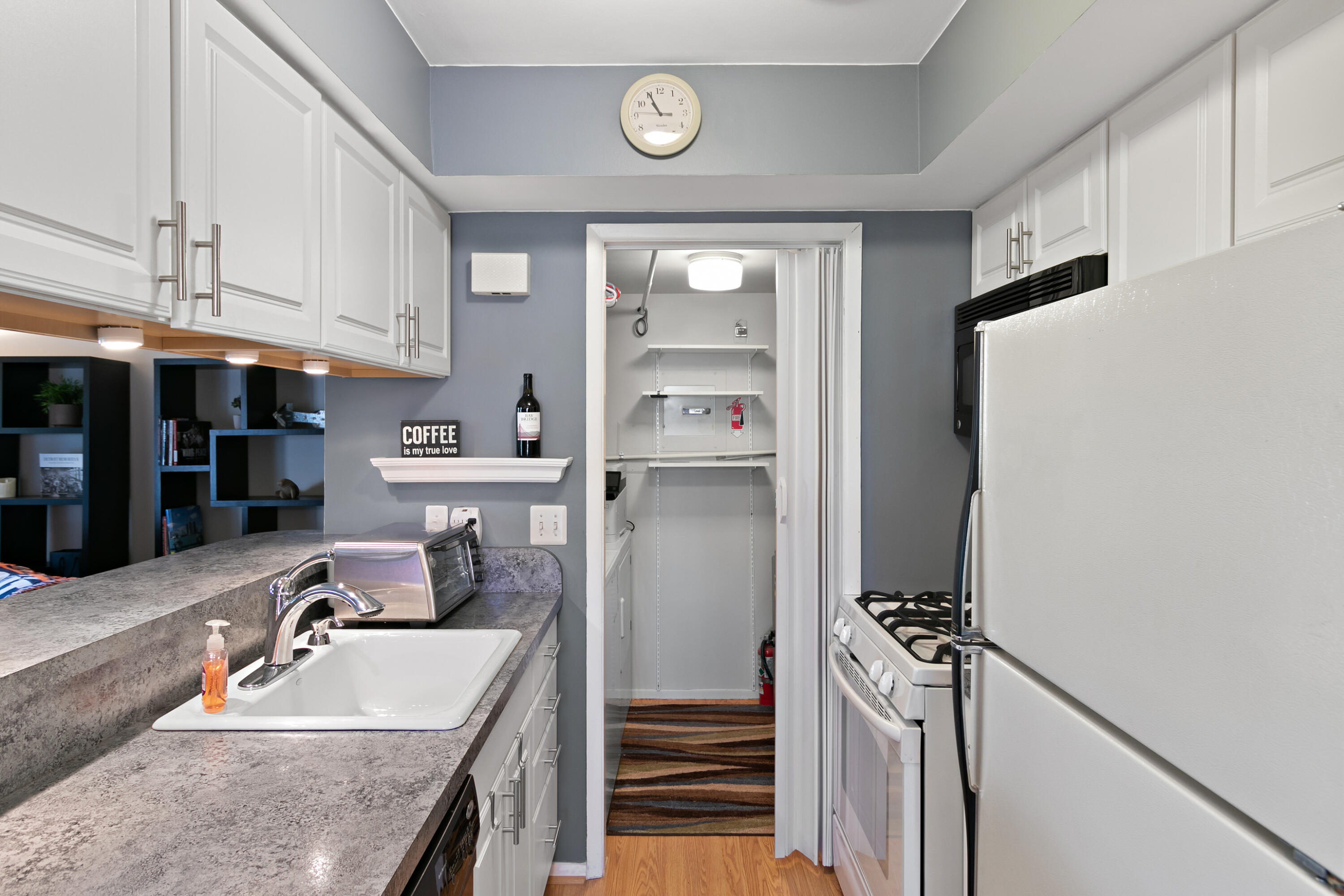 6962 Harvard Lane Canton, MI 48187 - Photo 6 of 22 6962 Harvard Kitchen