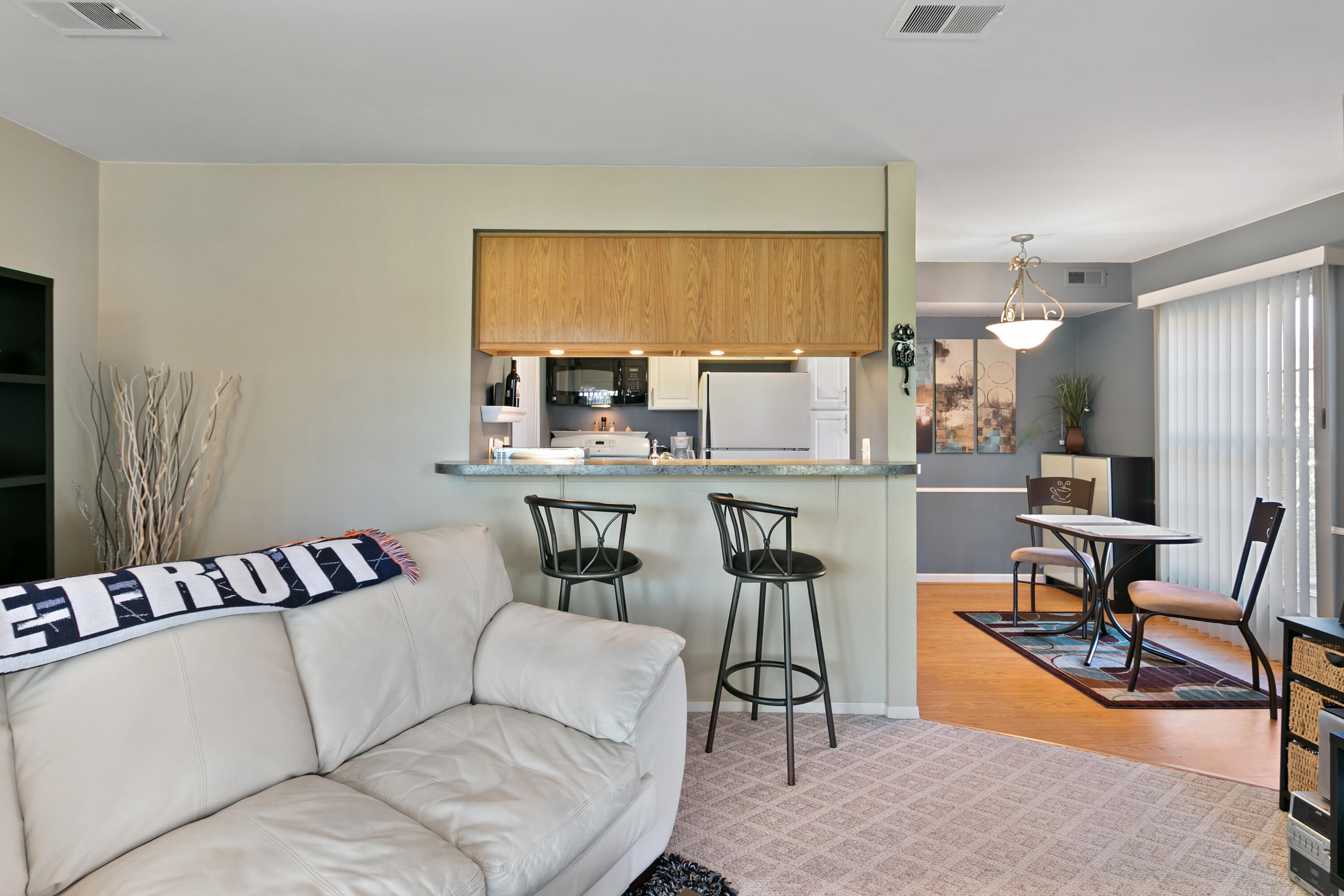 6962 Harvard Lane Canton, MI 48187 - Photo 7 of 22 6962 Harvard Living Room