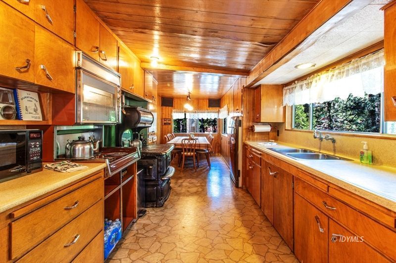 27401 Saunders Meadow Road Idyllwild, CA 92549 - Photo 25 of 37 a view of a kitchen with cars parked