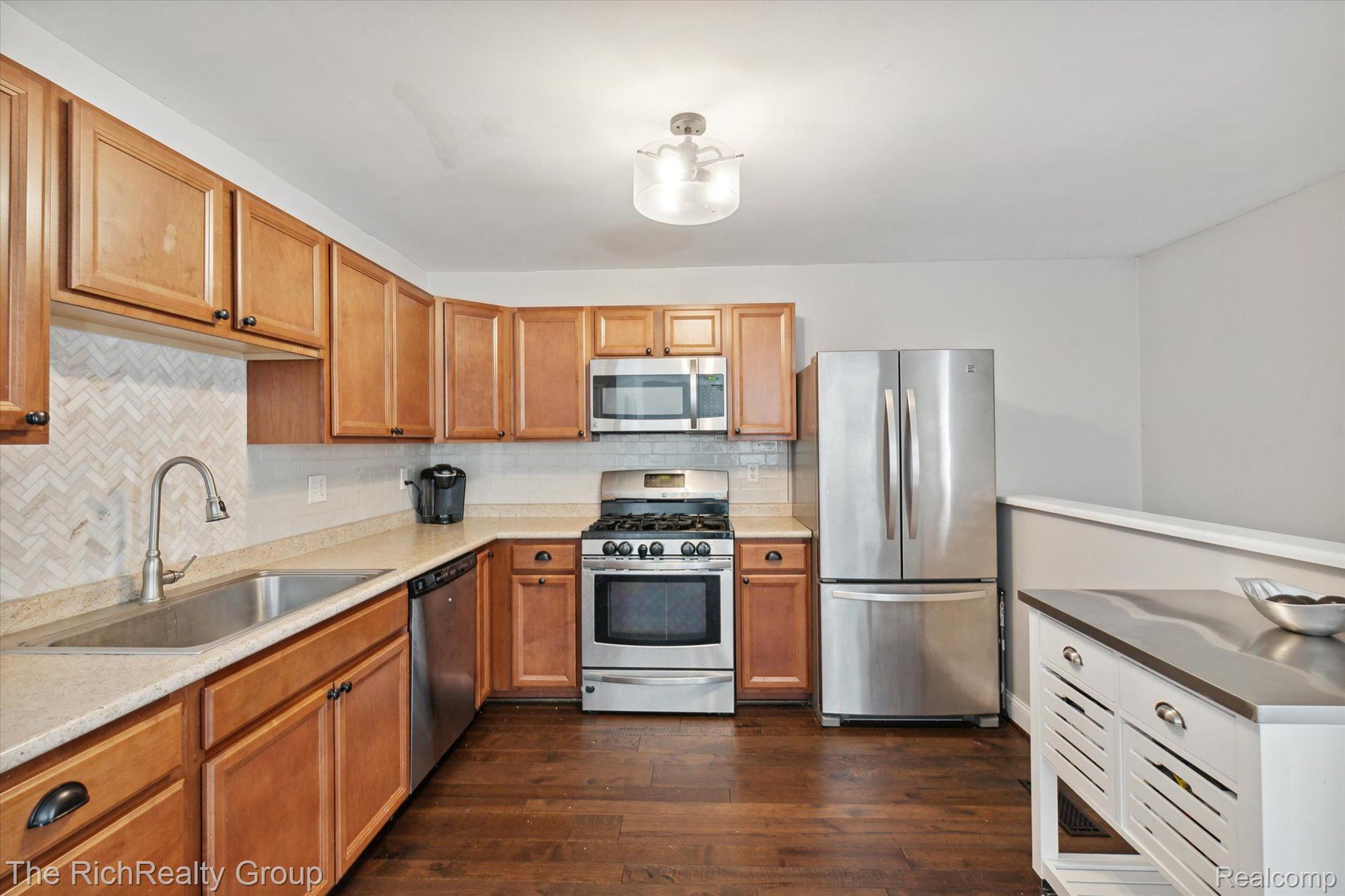42695 Barchester Road Canton, MI 48187 - Photo 14 of 32 Gallery Image 14