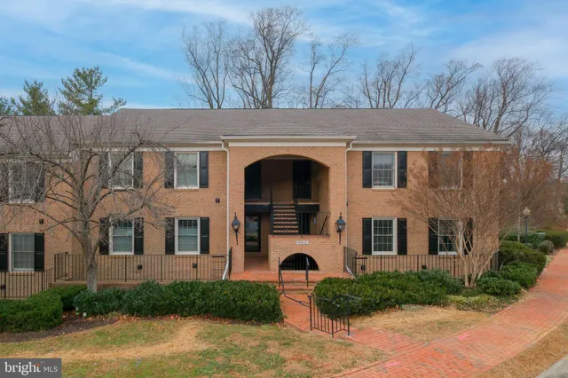 $549,000 | 5704 Brewer House Circle, Unit 101, North Bethesda, MD 20852