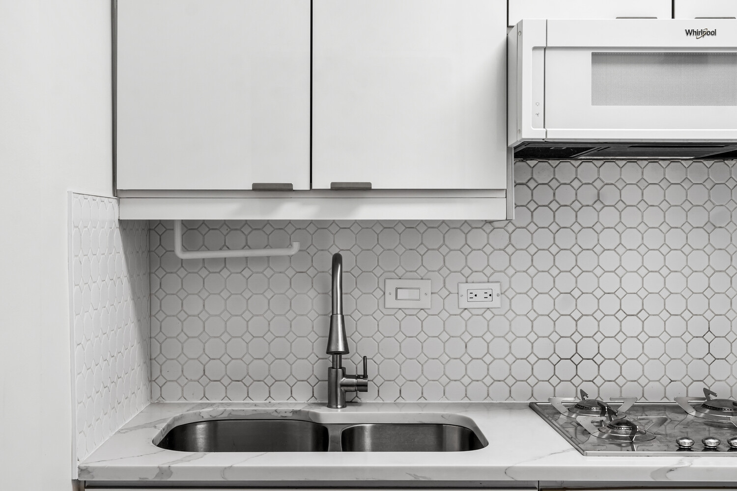 301 East 63rd Street, Unit 8A Manhattan, NY 10065 - Photo 5 of 32