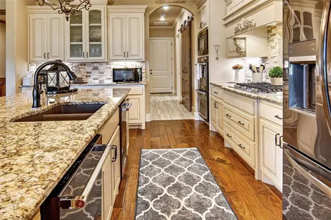 $780,000 | 1221 Prestwick Court, Granbury, TX 76048