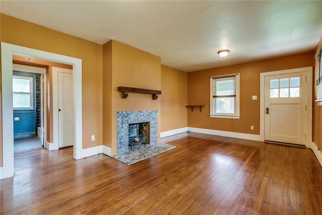 1698 Brodhead Road Coraopolis, PA 15108 - Photo 8 of 23 Living Room