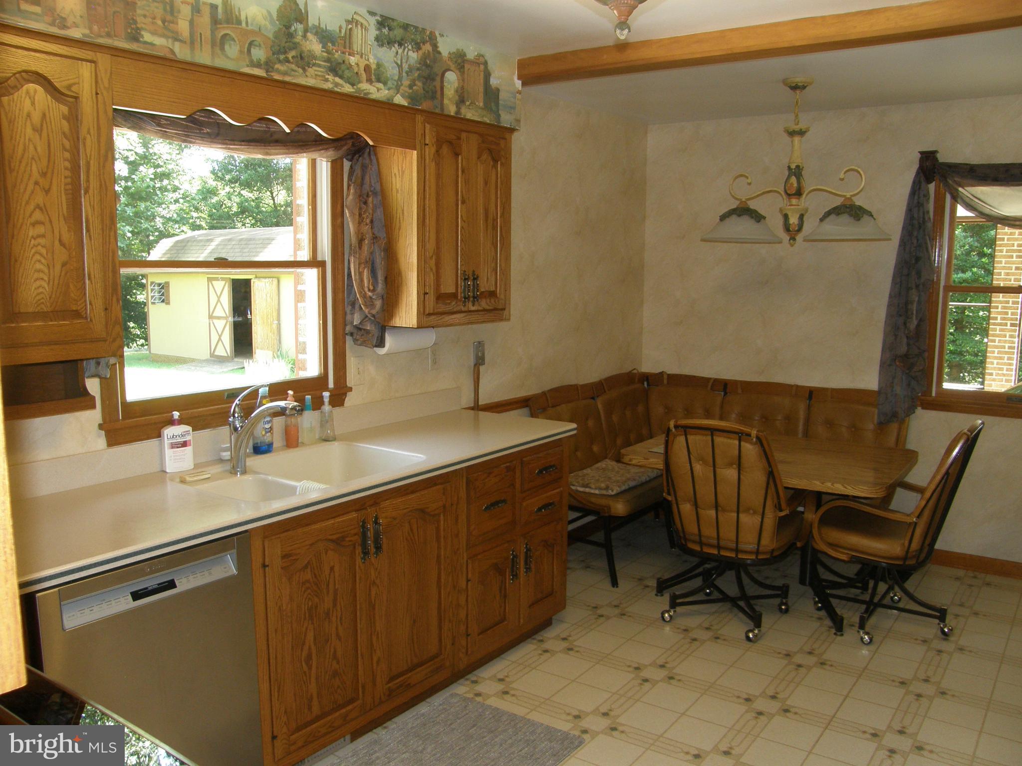 44890 Clarks Mill Road Hollywood, MD 20636 - Photo 20 of 36 Breakfast nook