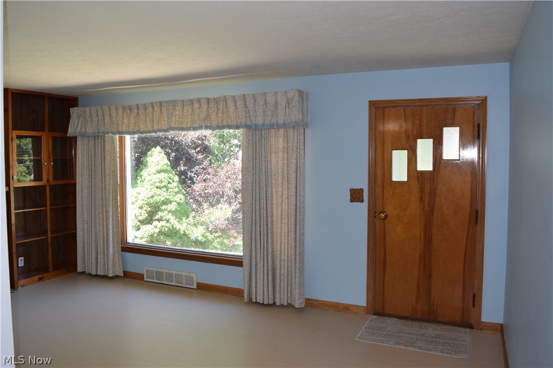 5040 2nd Street Northwest Canton, OH 44708 - Photo 3 of 45 Large picture window for the Christmas tree