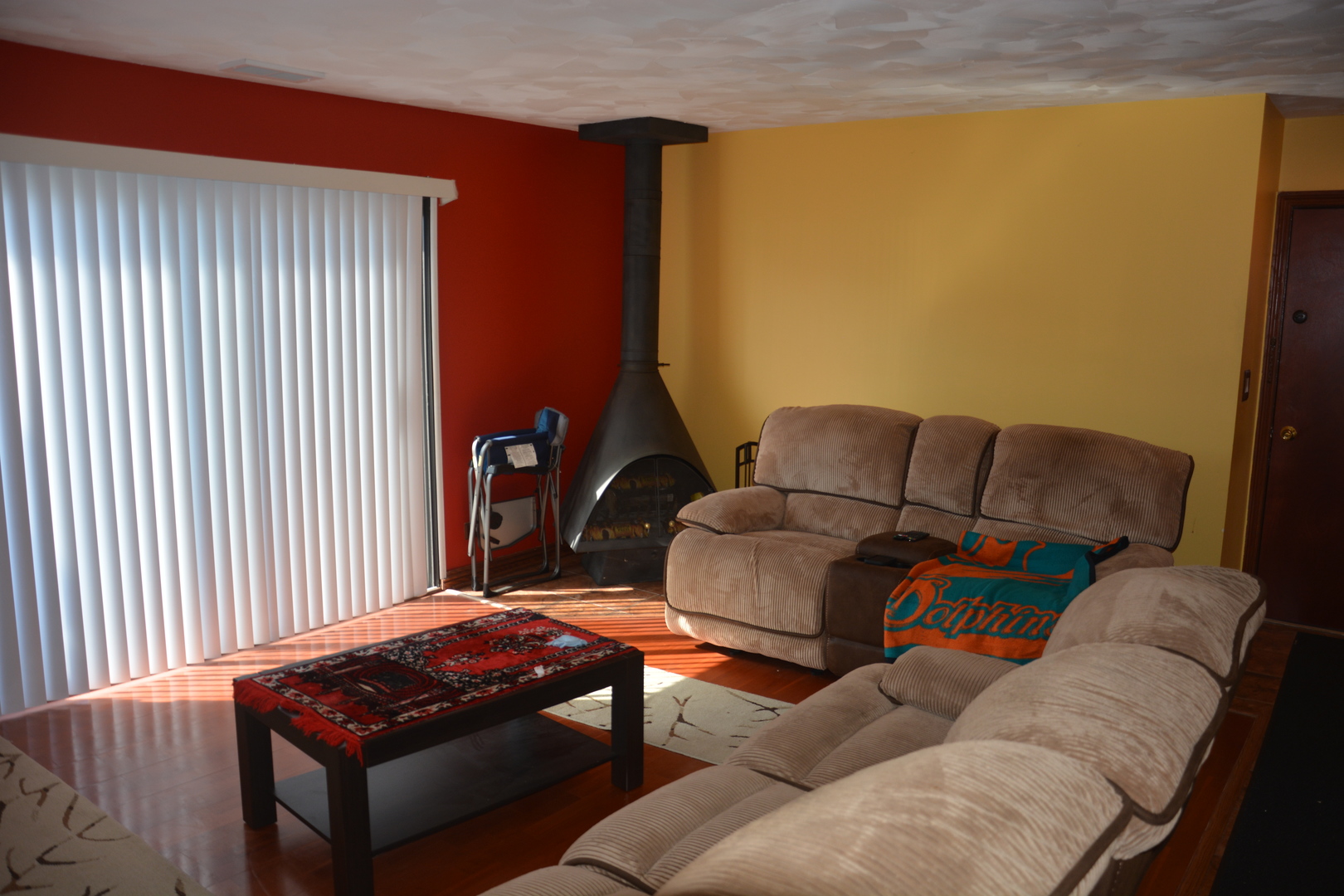 711 Tipperary Court, Unit 2D Schaumburg, IL 60193 - Photo 6 of 17 a living room with furniture and a window