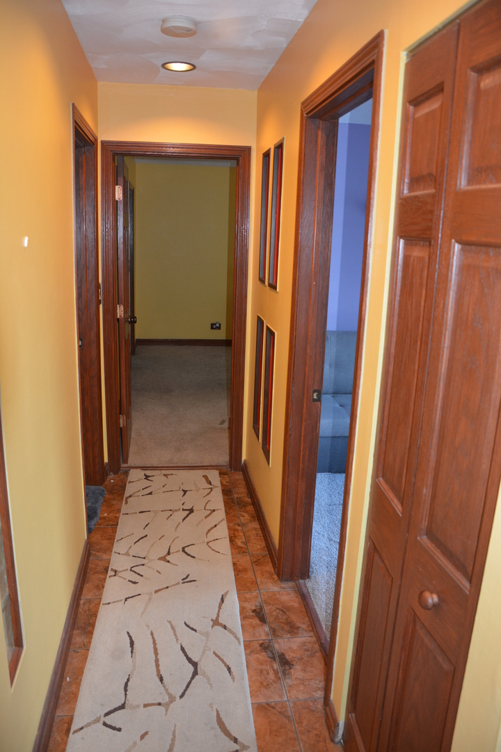 711 Tipperary Court, Unit 2D Schaumburg, IL 60193 - Photo 7 of 17 a view of bathroom