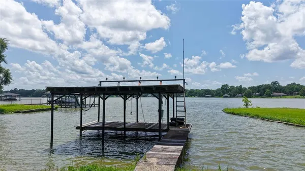 $440,000 | 109 Arrow Way, Gun Barrel City, TX 75156
