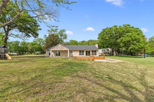 $440,000 | 109 Arrow Way, Gun Barrel City, TX 75156