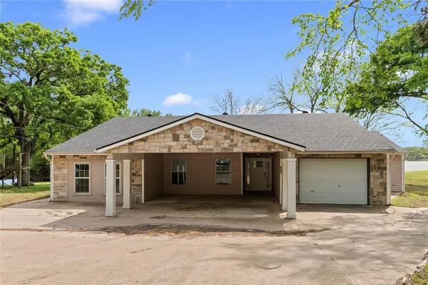 $440,000 | 109 Arrow Way, Gun Barrel City, TX 75156