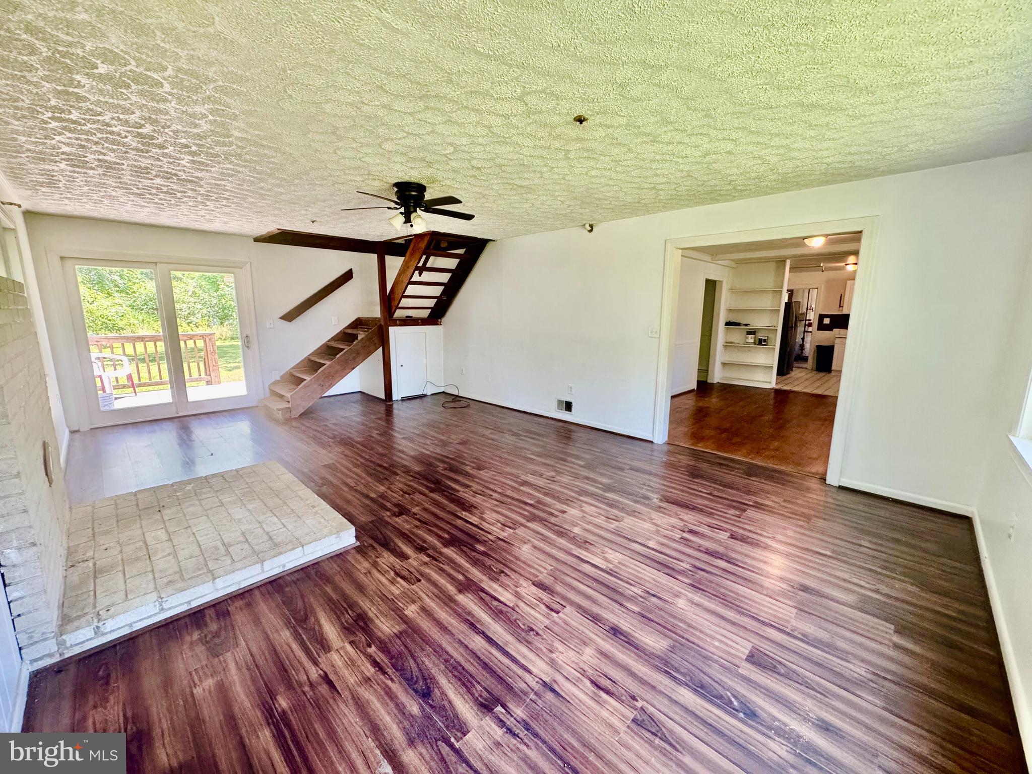 6201 Shady Side Road Shady Side, MD 20764 - Photo 10 of 24 Living room