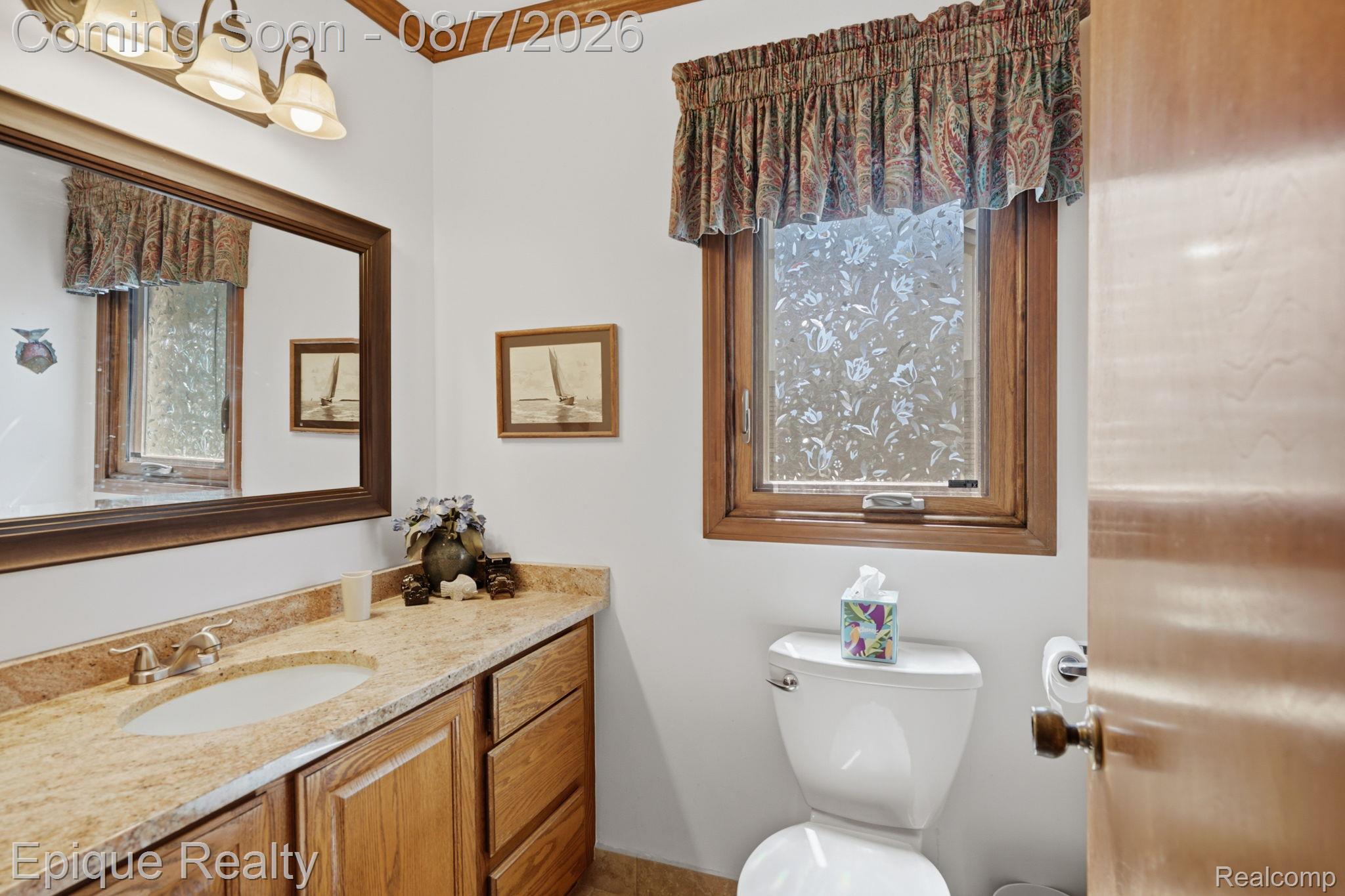 1162 Grandview Drive Rochester, MI 48306 - Photo 12 of 34 GRANITE PRIMARY BATH.jpg