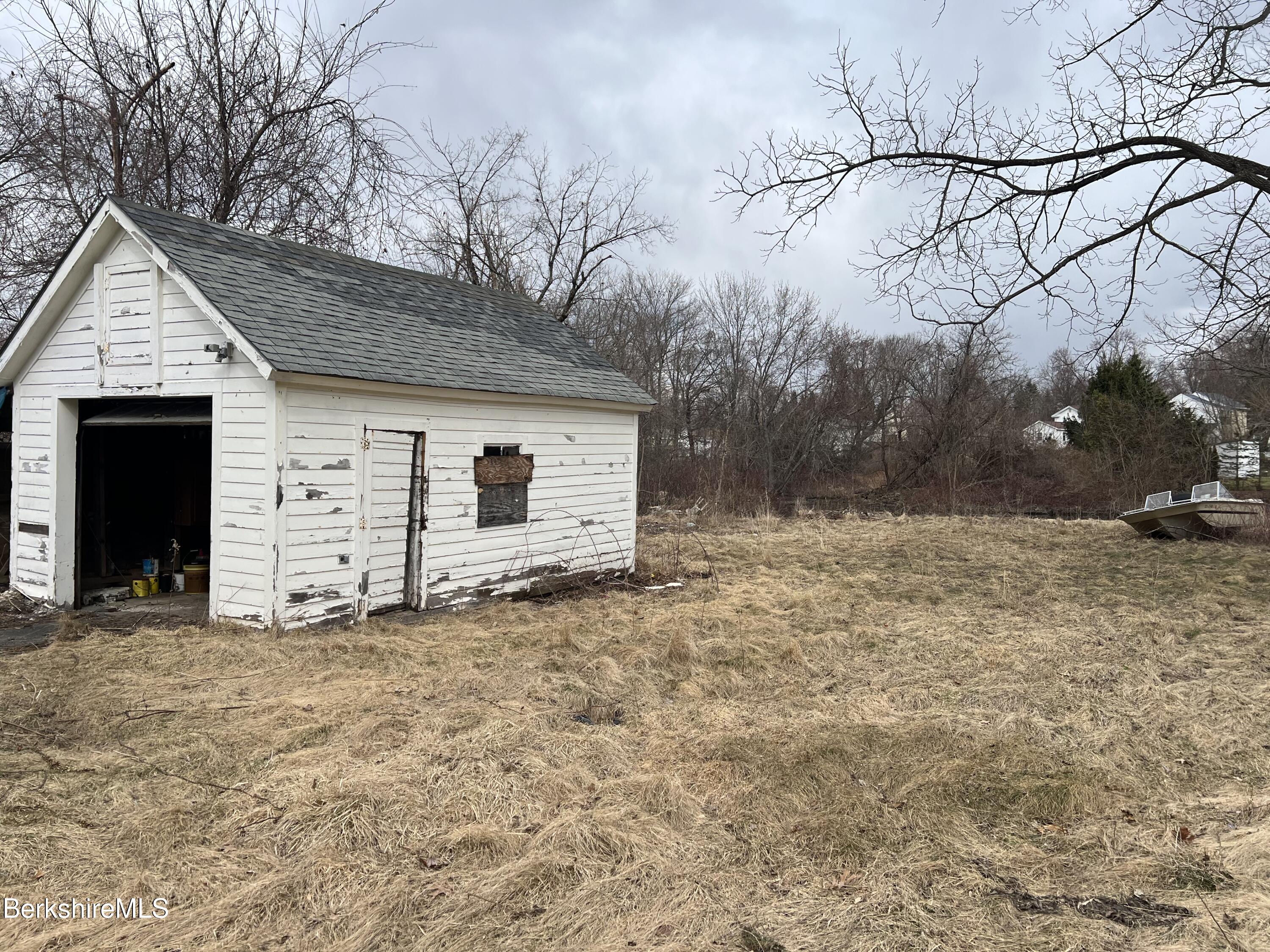 16 King Street Pittsfield, MA 01201 - Photo 3 of 19 IMG_0451