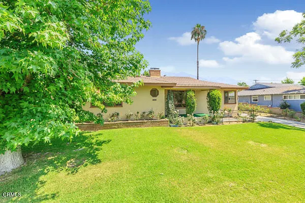 a front view of house with yard and swimming pool