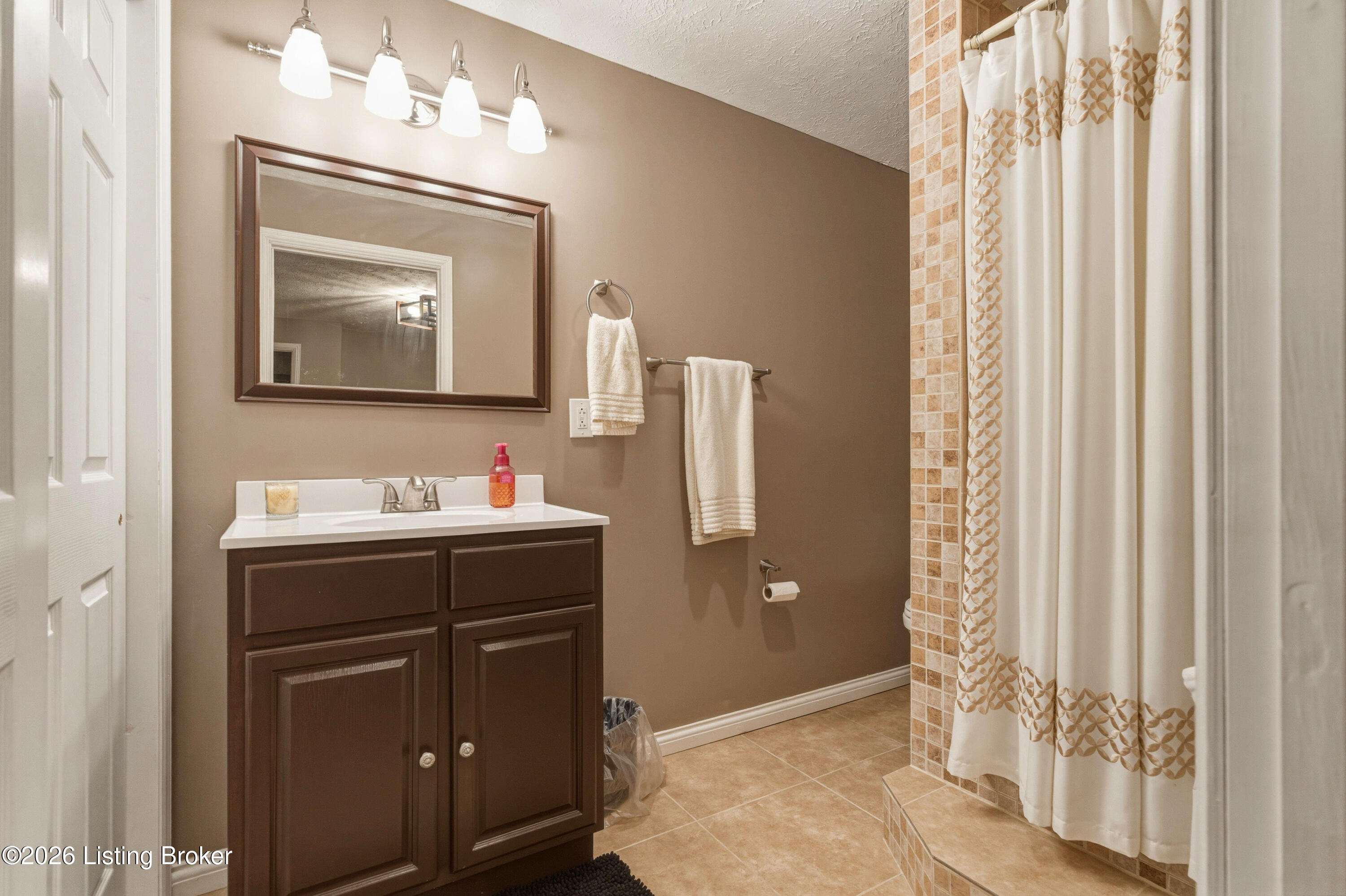 7210 Rambo Way Louisville, KY 40228 - Photo 25 of 30 Full bathroom off flex room in the basement.