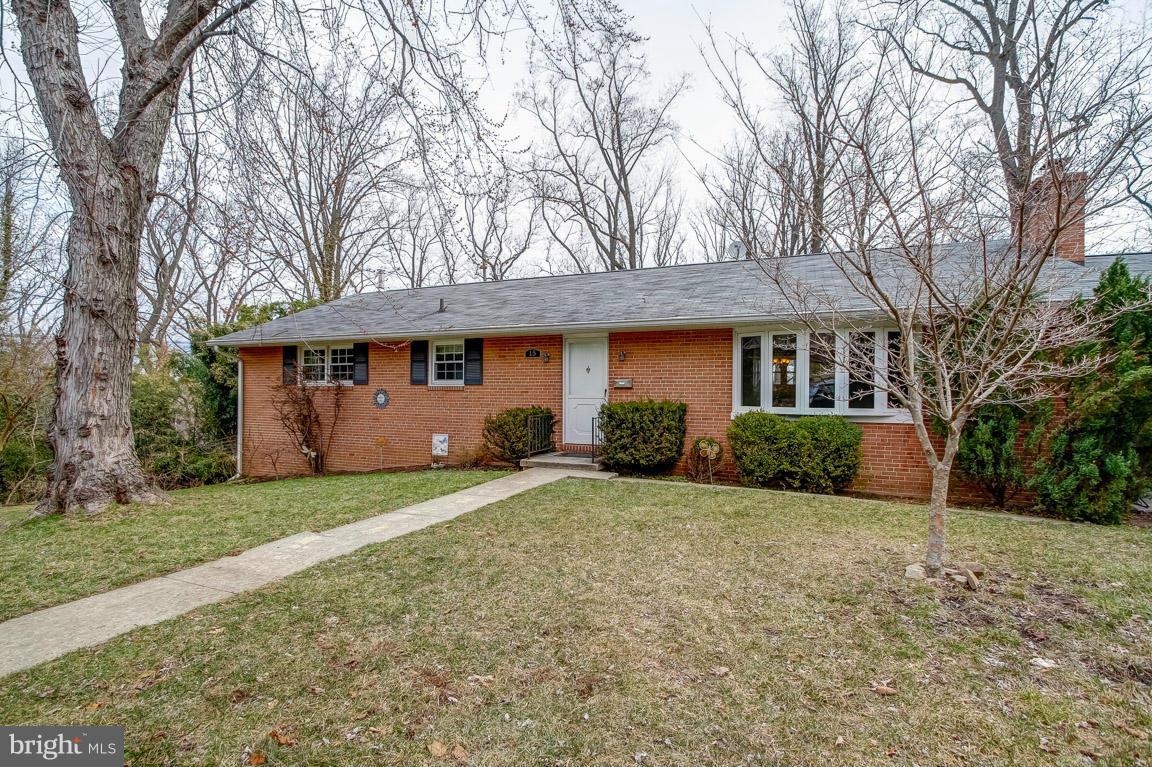 15 Edgeclift Road Towson, MD 21286 - Photo 1 of 26 Exterior (Front)