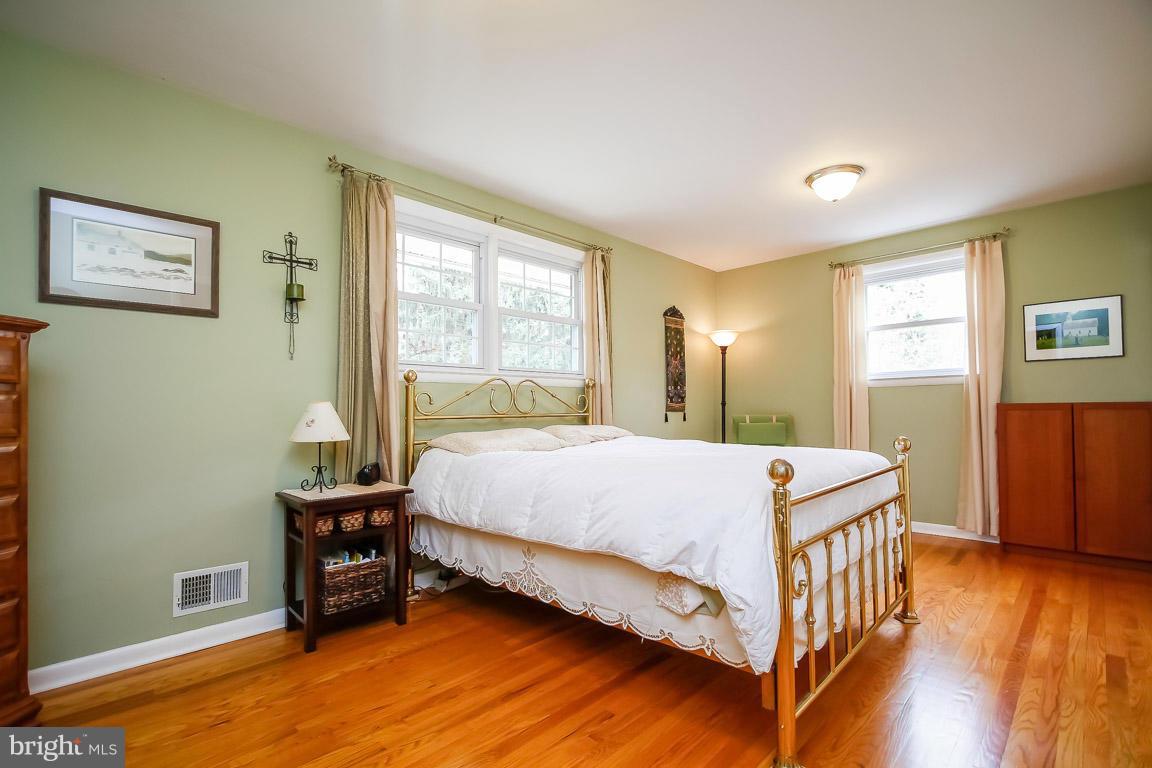 15 Edgeclift Road Towson, MD 21286 - Photo 9 of 26 Bedroom (Master)