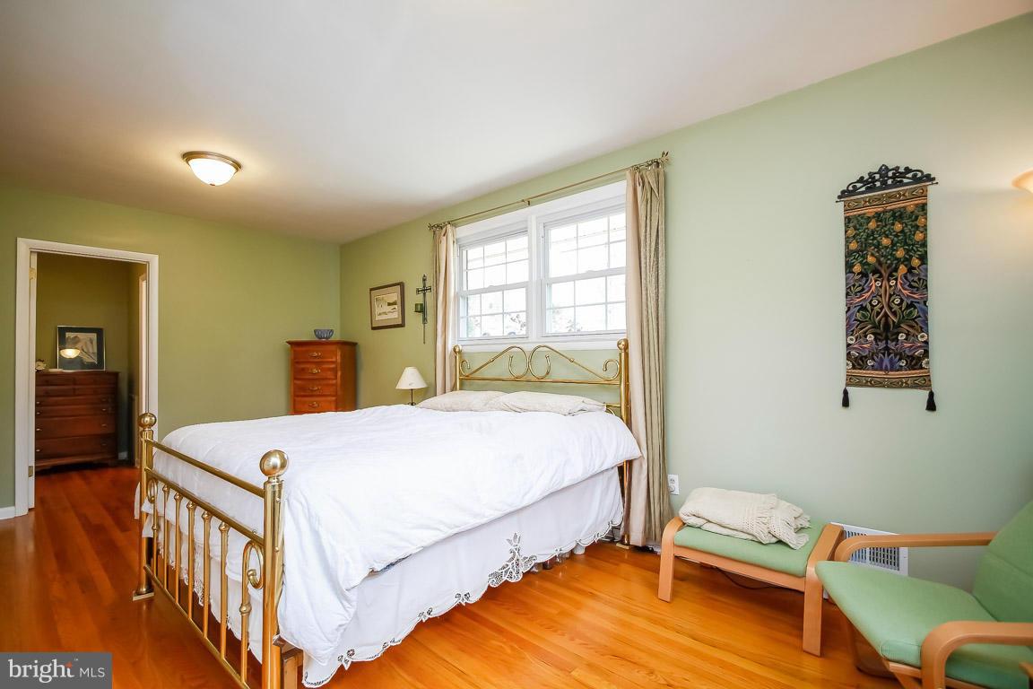 15 Edgeclift Road Towson, MD 21286 - Photo 10 of 26 Bedroom (Master)