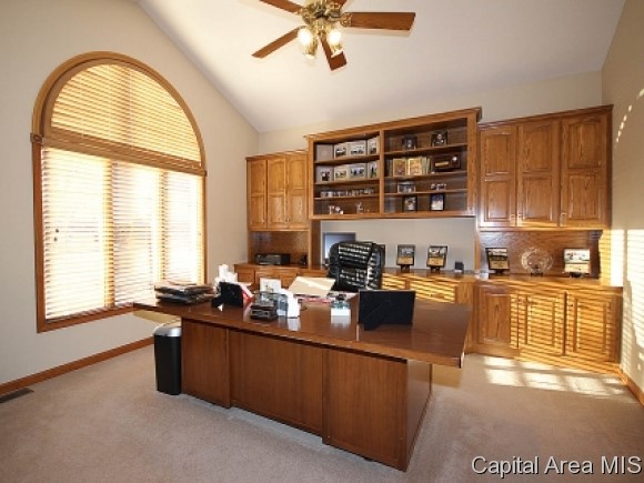 2401 Rosewell Point Springfield, IL 62711 - Photo 3 of 23