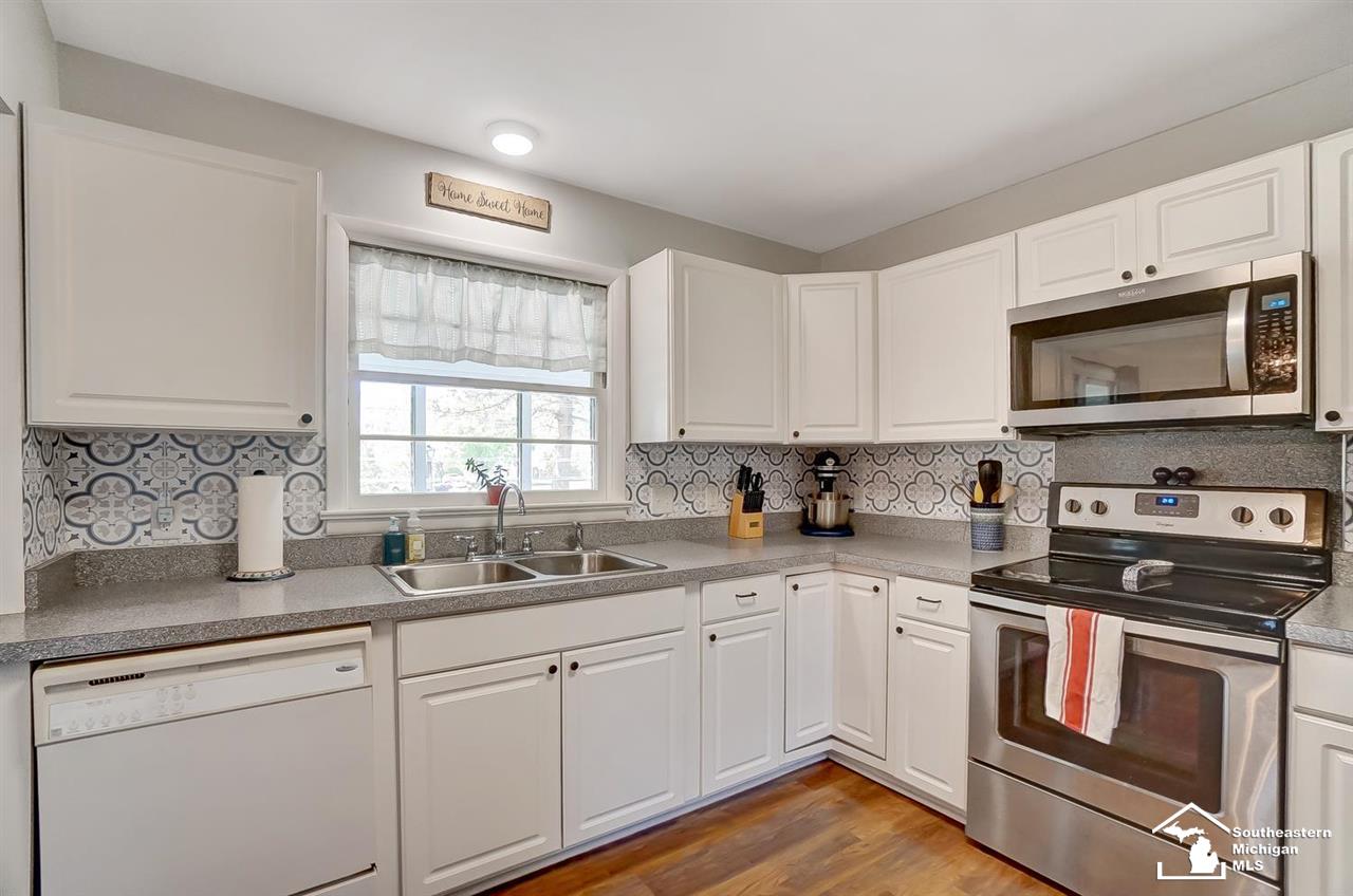 6700 Douglas Road Lambertville, MI 48144 - Photo 16 of 44 50074520-15.JPG