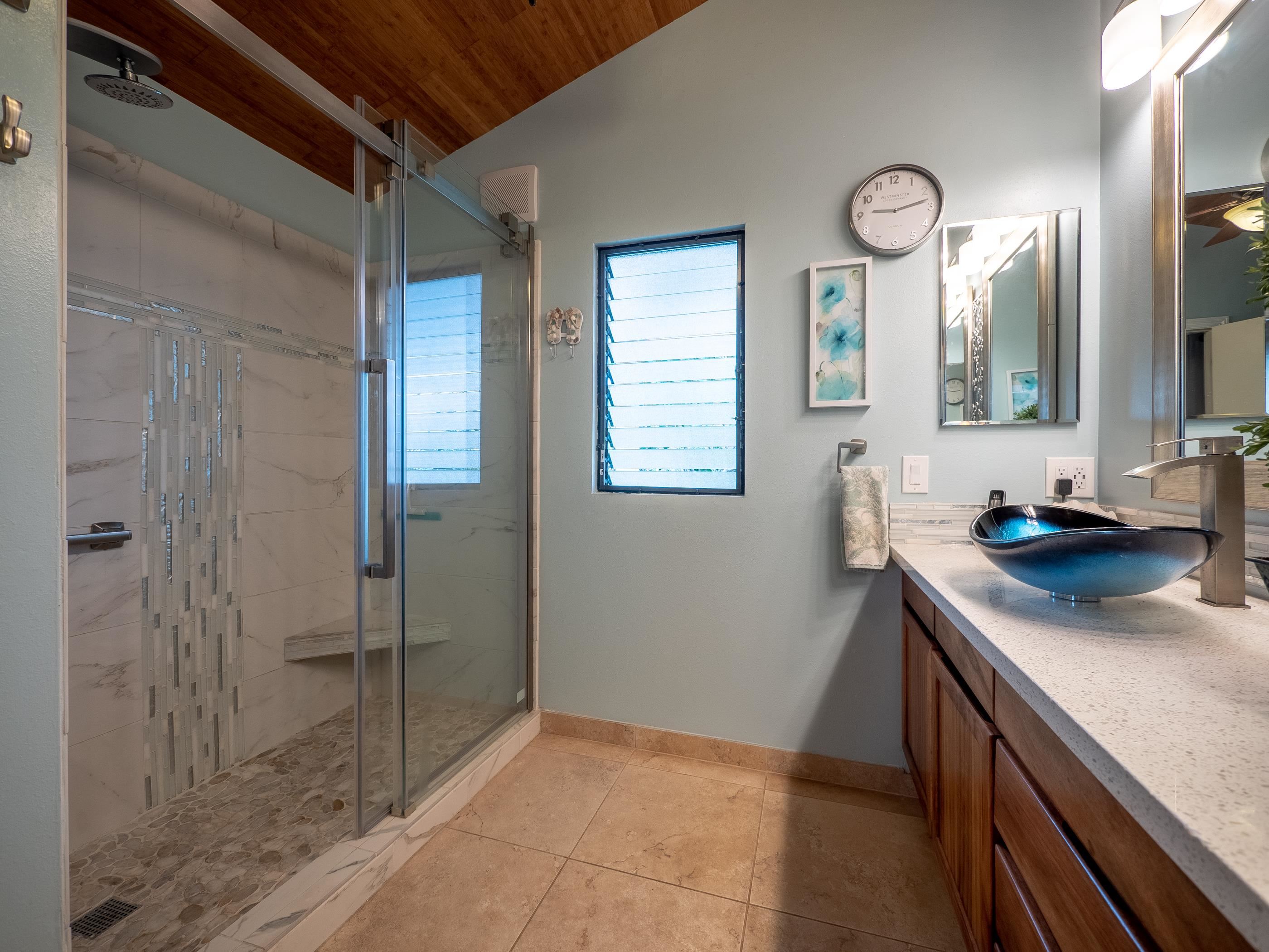 85 Hui Rd F, Unit A Lahaina, HI 96761 - Photo 19 of 39 Double sinks