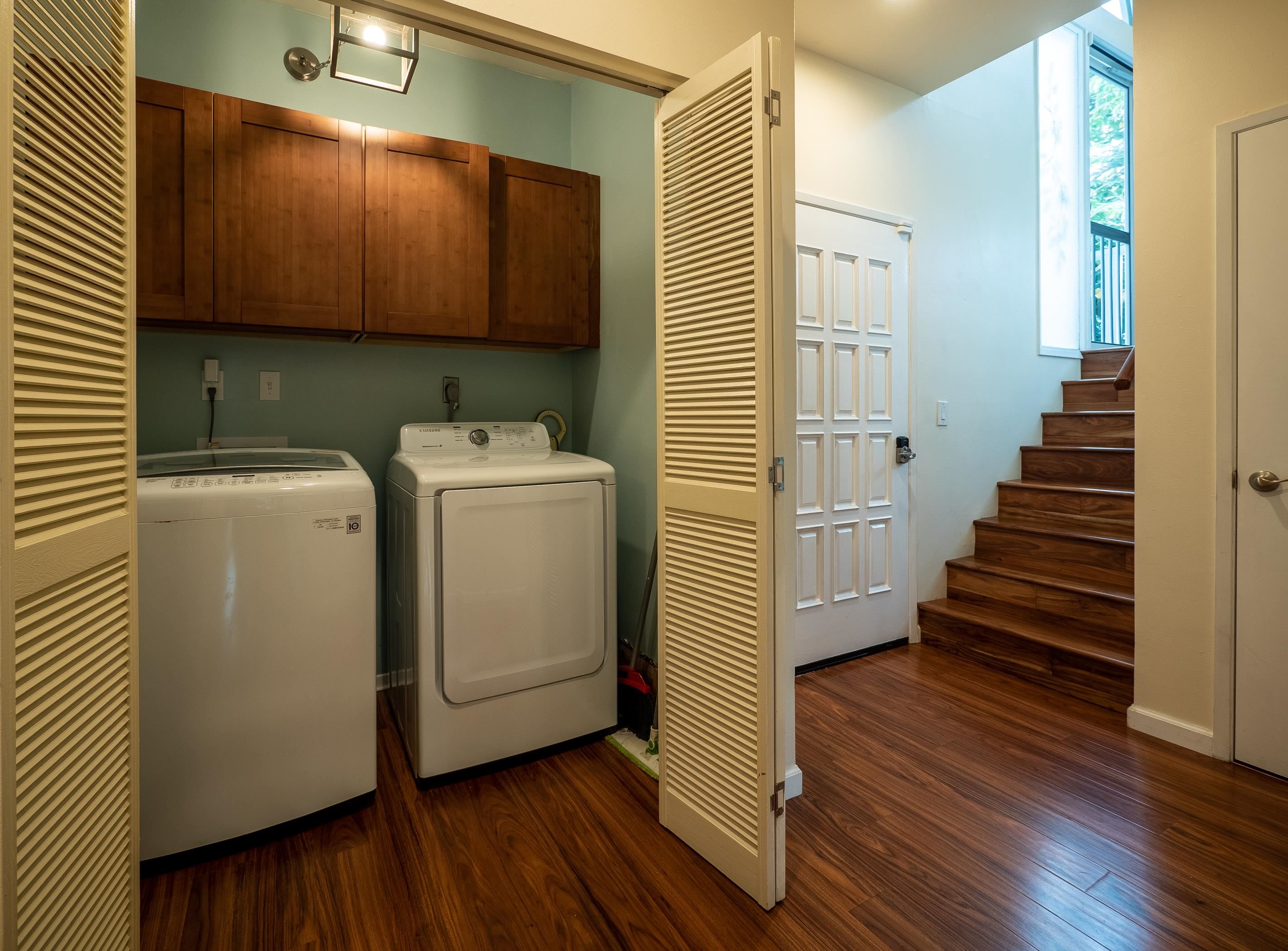 85 Hui Rd F, Unit A Lahaina, HI 96761 - Photo 20 of 39 Washer & Dryer with above cabinets