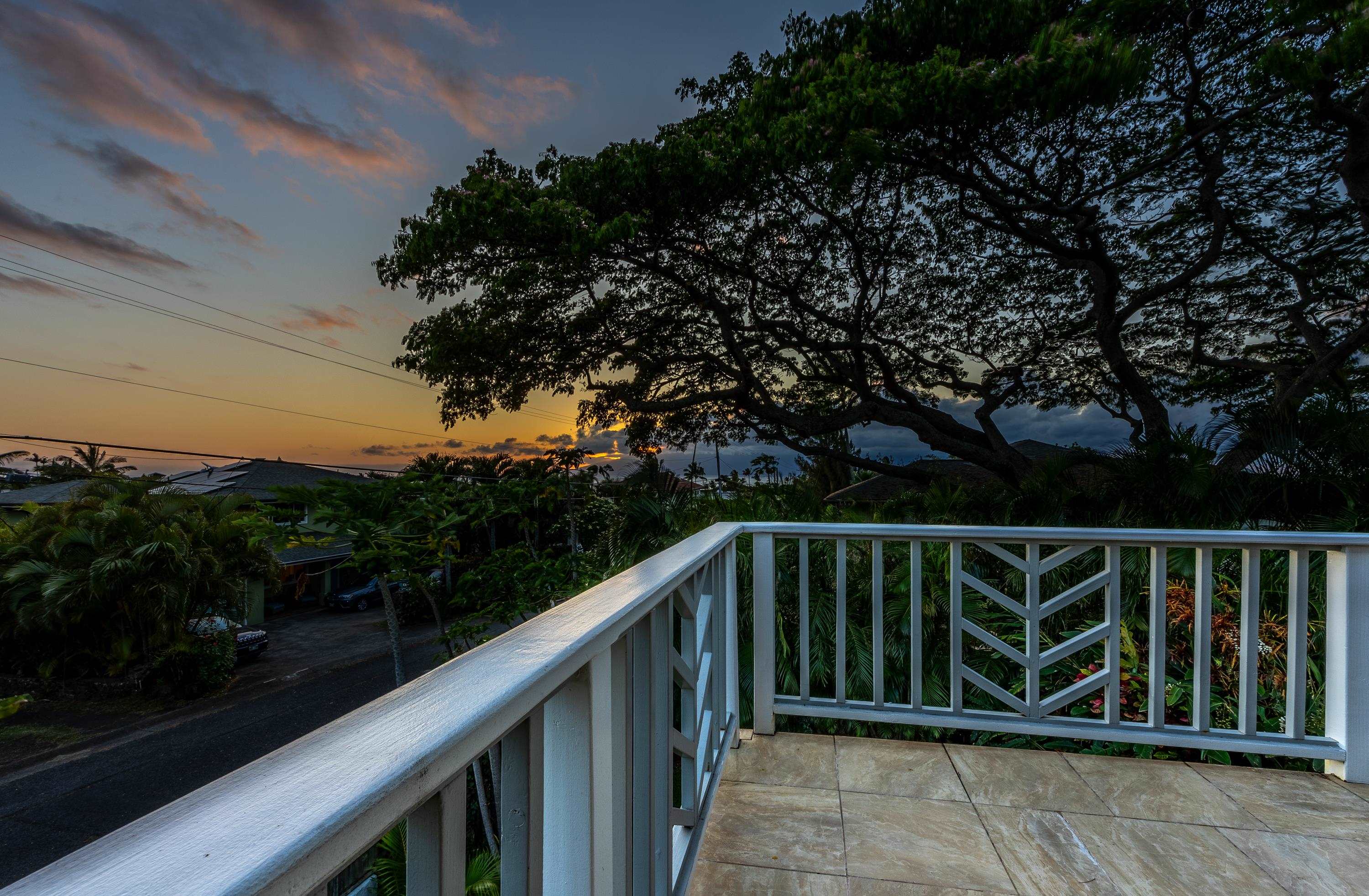85 Hui Rd F, Unit A Lahaina, HI 96761 - Photo 29 of 39 Sunset View from lanai