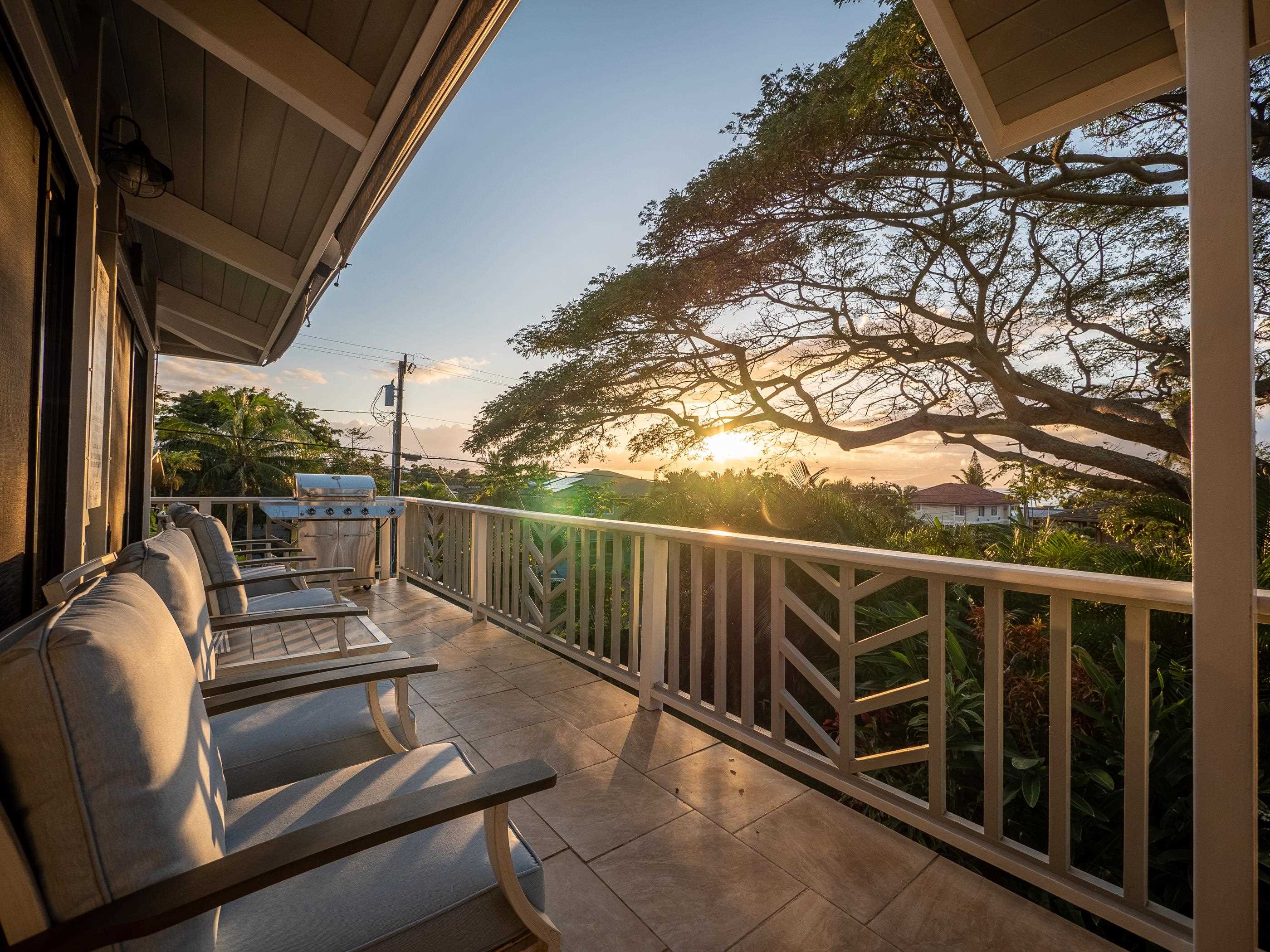 85 Hui Rd F, Unit A Lahaina, HI 96761 - Photo 32 of 39 Gorgeous sunset view from lanai