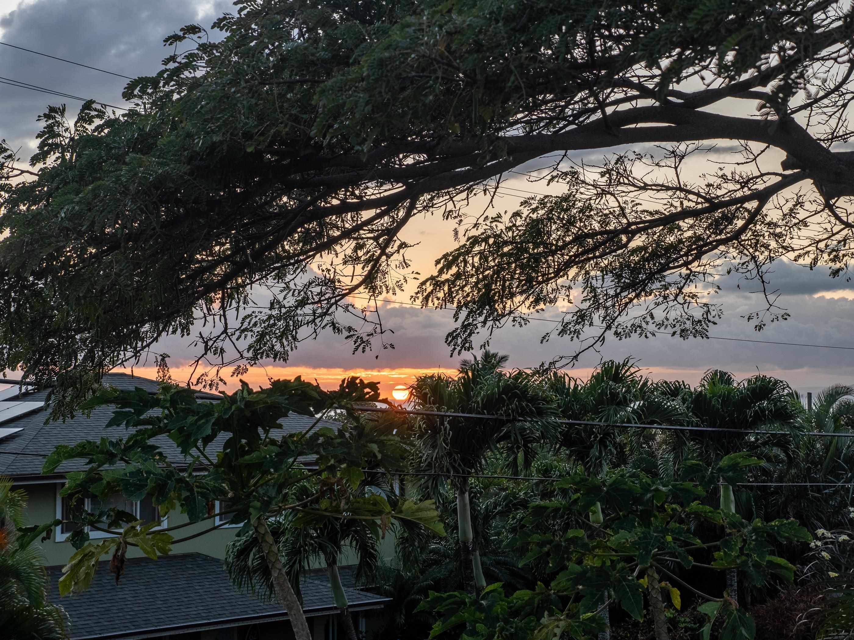 85 Hui Rd F, Unit A Lahaina, HI 96761 - Photo 36 of 39 Making memories at sunset