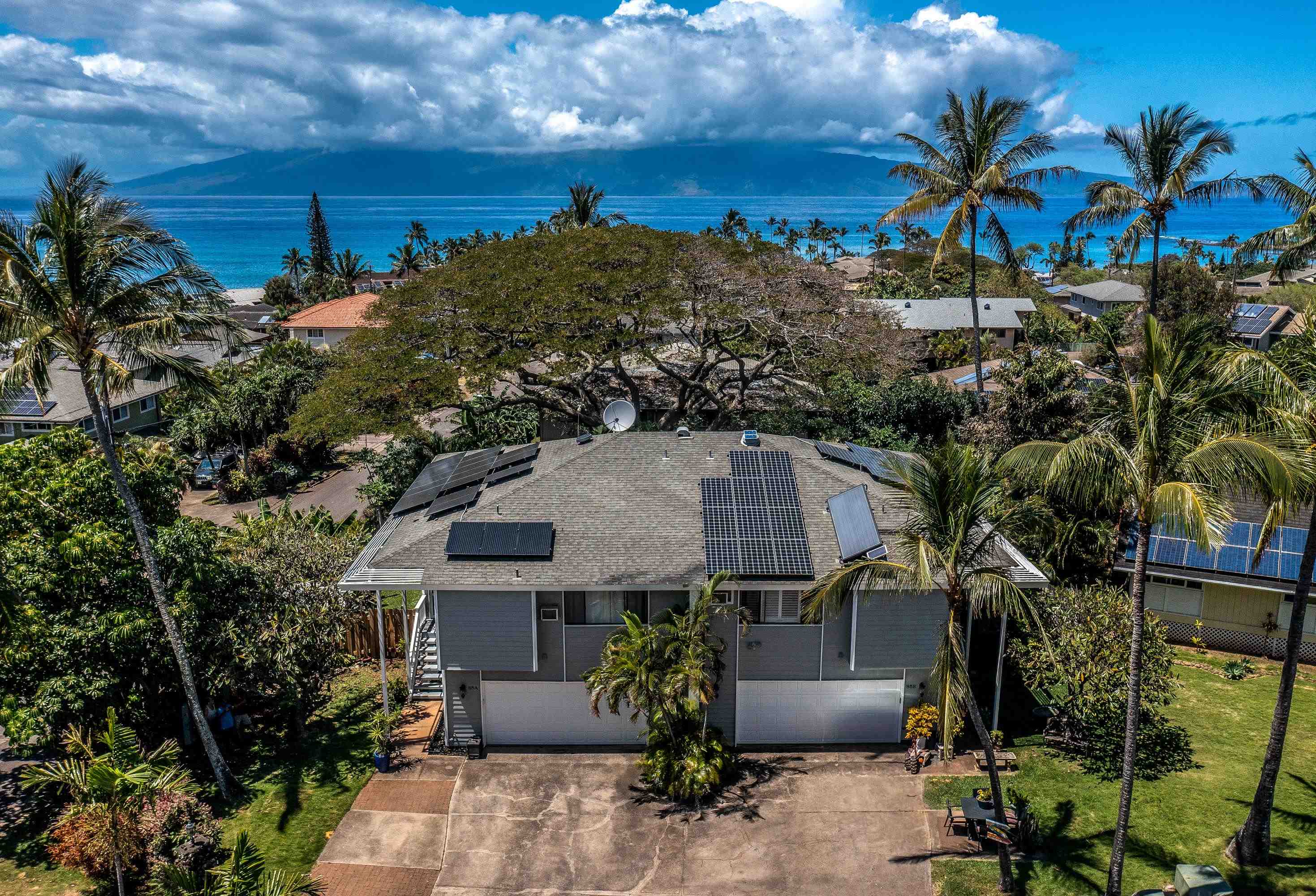 85 Hui Rd F, Unit A Lahaina, HI 96761 - Photo 5 of 39 Front view - 2 car garage, parking in driveway for 3 cars