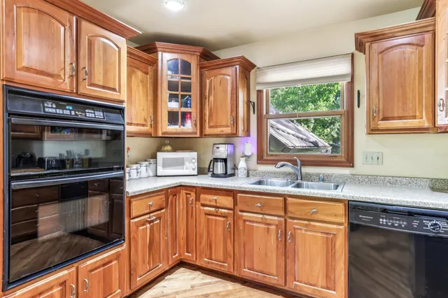 $274,000 | 325 Warren Avenue, Reedsburg, WI 53959