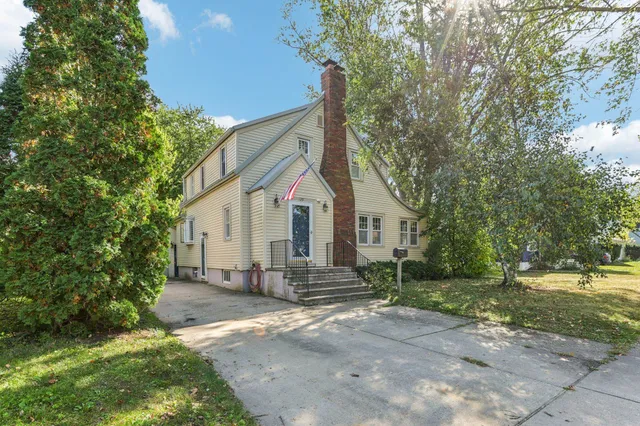 $274,000 | 325 Warren Avenue, Reedsburg, WI 53959