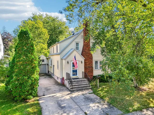 $274,000 | 325 Warren Avenue, Reedsburg, WI 53959