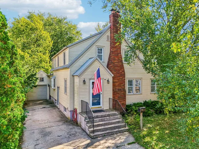 $274,000 | 325 Warren Avenue, Reedsburg, WI 53959