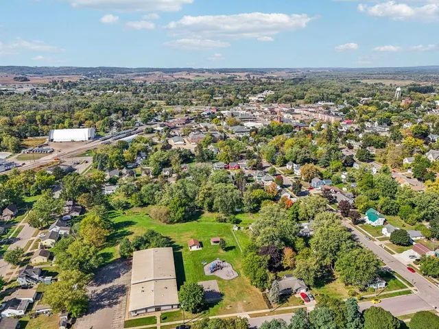 $274,000 | 325 Warren Avenue, Reedsburg, WI 53959