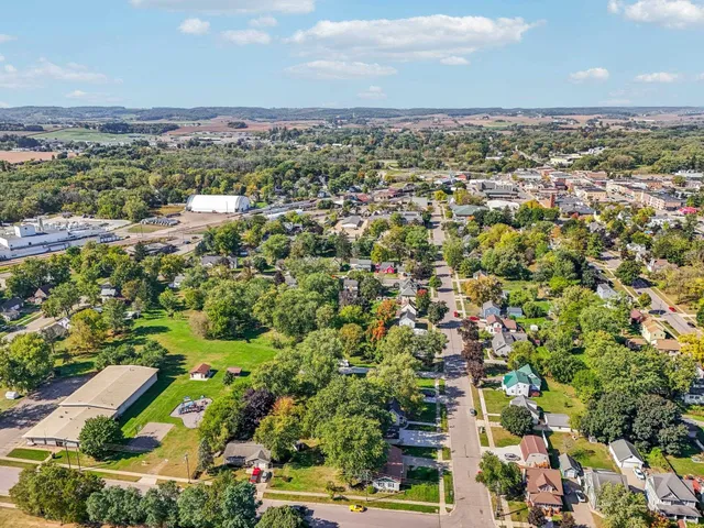 $274,000 | 325 Warren Avenue, Reedsburg, WI 53959