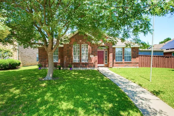 $420,000 | 727 Hollow Ridge Drive, Allen, TX 75002